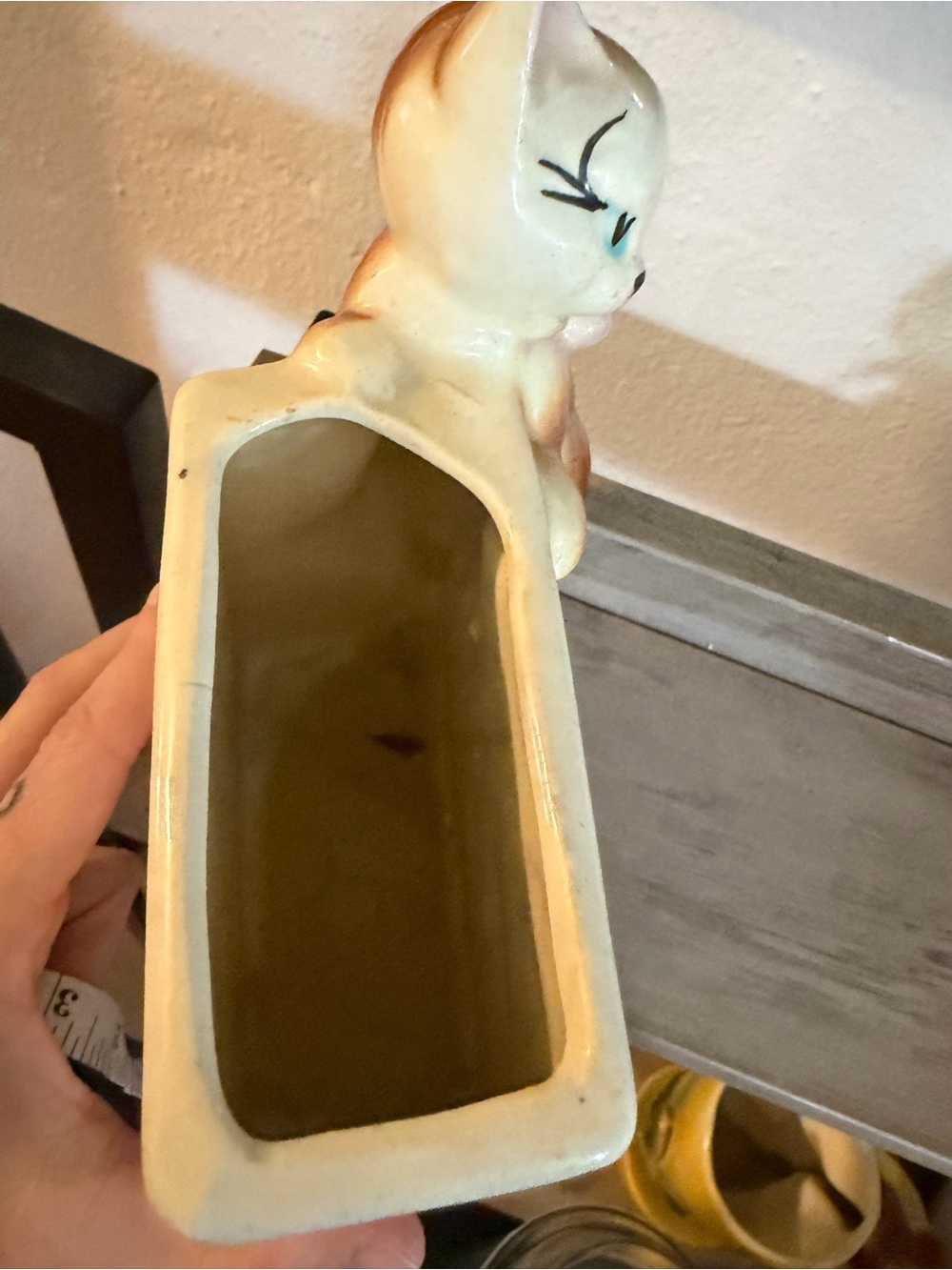 Vintage MCM Ceramic Cat Planter in Cream and Brown with Green Leaf Motif - Picture 6 of 10